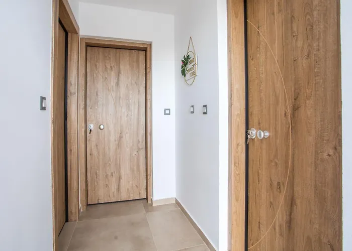 M&e New Апартаменты *